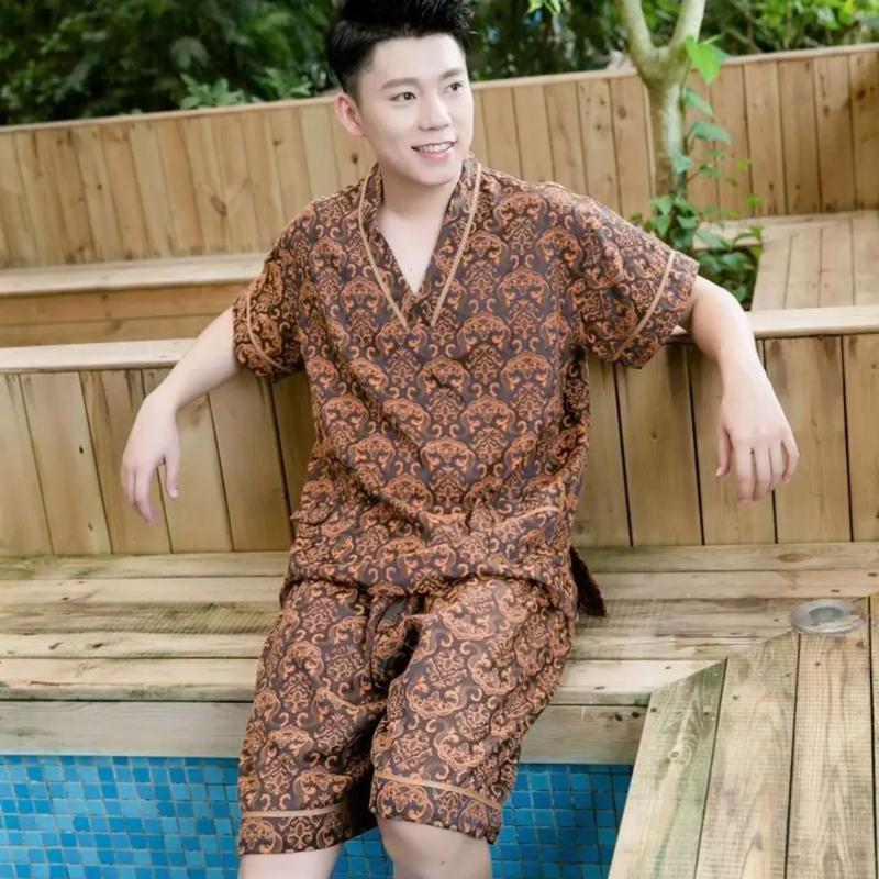 穿上这件汗蒸家居浴服,感觉身体被温暖包裹,放松舒适.元宝花图